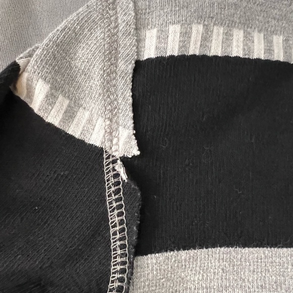 Beautiful Giant Men’s/Unisex Black and White Striped Hoodie Size Medium - Picture 10 of 10